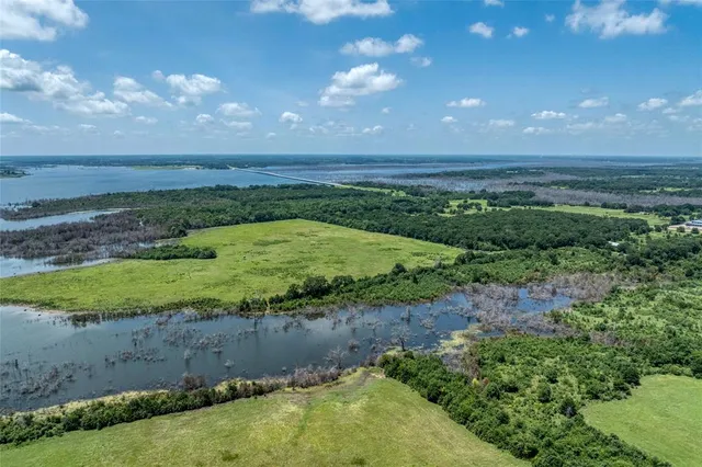 a view of a pathway with a yard
