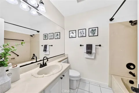 $1,087,000 | 2825 Plaza Del Amo, Unit 102, Torrance, CA 90503