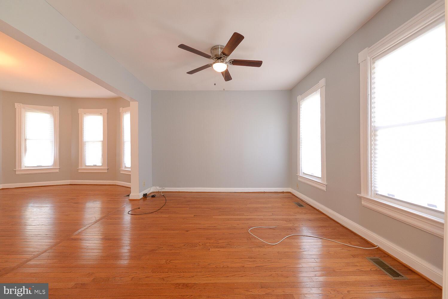 5111 Decatur Street Hyattsville, MD 20781 - Photo 4 of 35 Spacious living/dining area