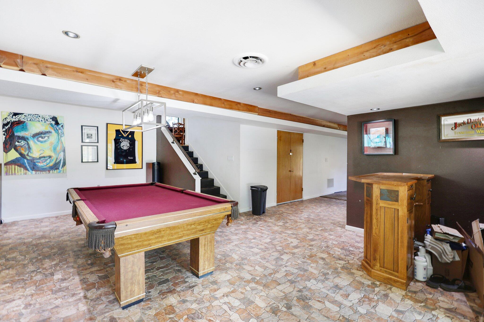 665 Overhill Drive Redding, CA 96001 - Photo 23 of 35 a room with furniture