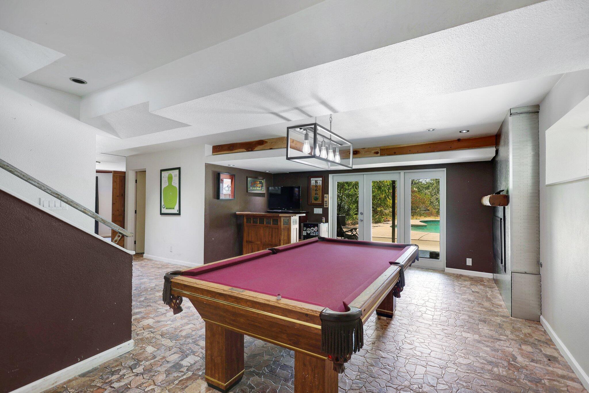 665 Overhill Drive Redding, CA 96001 - Photo 25 of 35 a view of an chairs and table in a room
