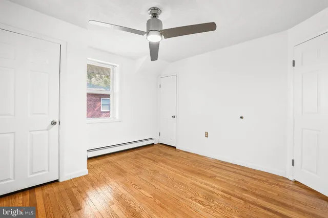 a view of empty room with window