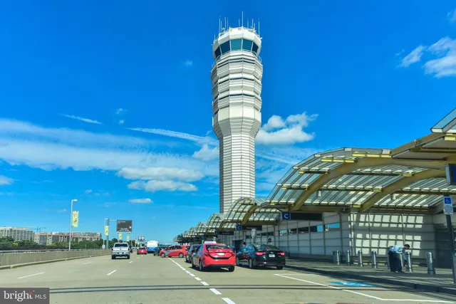 $3,600 | 2206 South Fern Street, Arlington, VA 22202