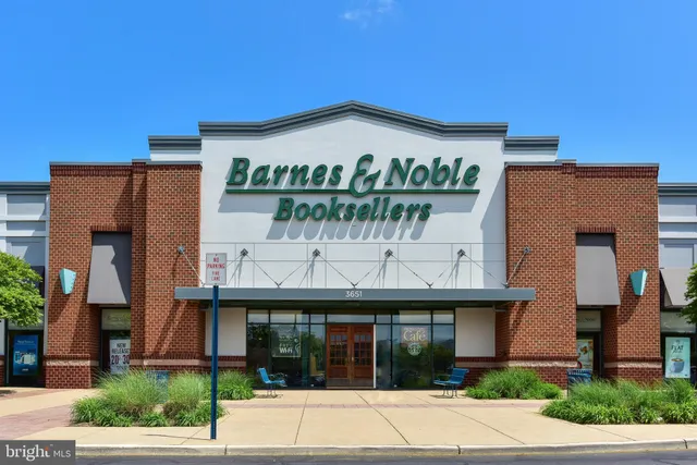 $3,600 | 2206 South Fern Street, Arlington, VA 22202