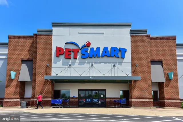 $3,600 | 2206 South Fern Street, Arlington, VA 22202