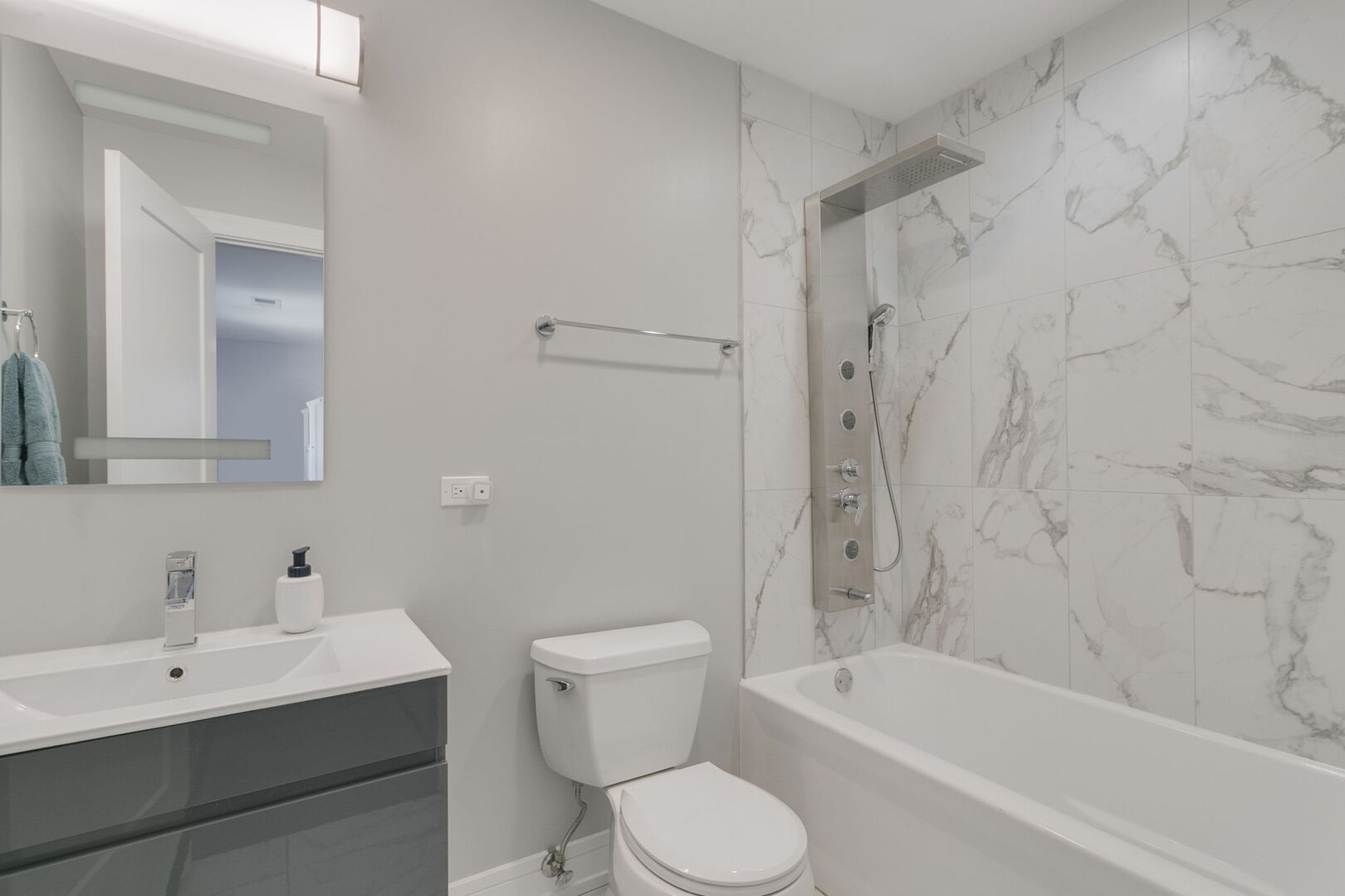 305 Des Plaines Avenue Riverside, IL 60546 - Photo 13 of 32 Gallery Image 13