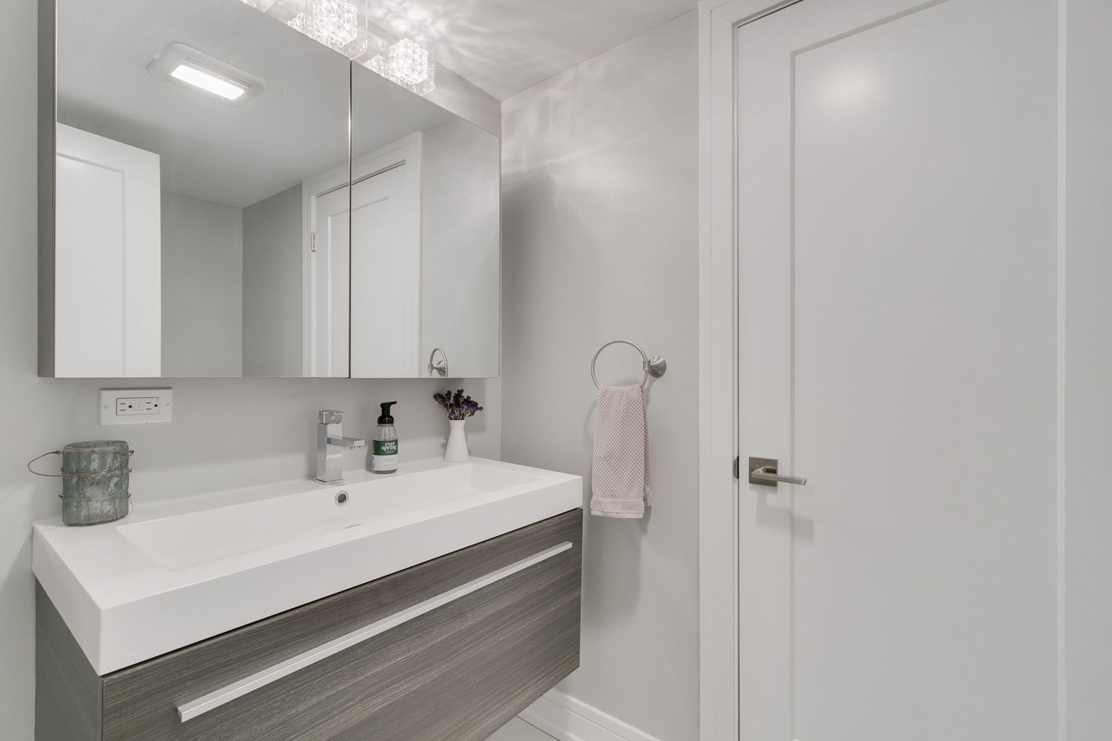 305 Des Plaines Avenue Riverside, IL 60546 - Photo 17 of 32 Gallery Image 17