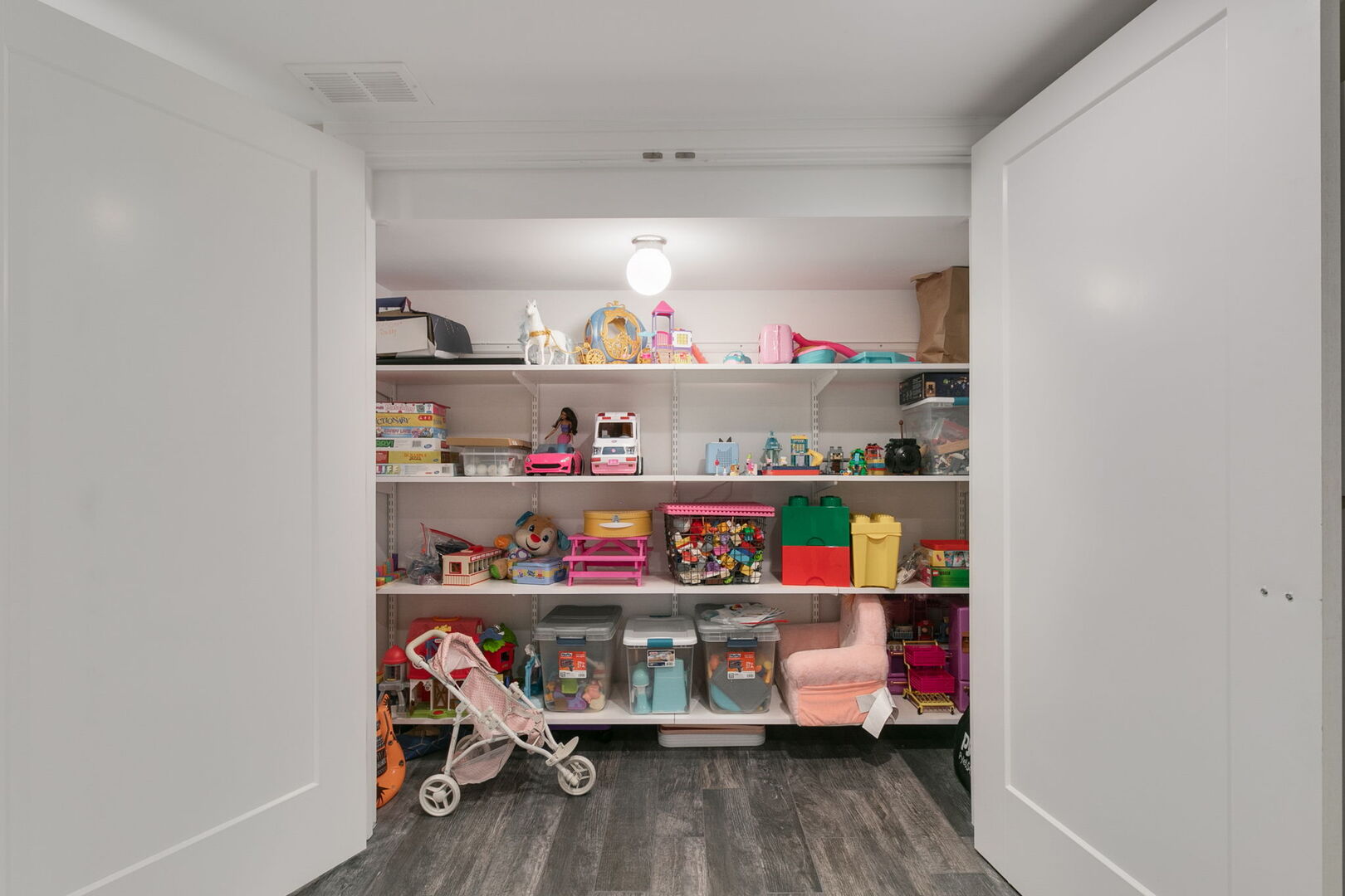 305 Des Plaines Avenue Riverside, IL 60546 - Photo 19 of 32 Gallery Image 19