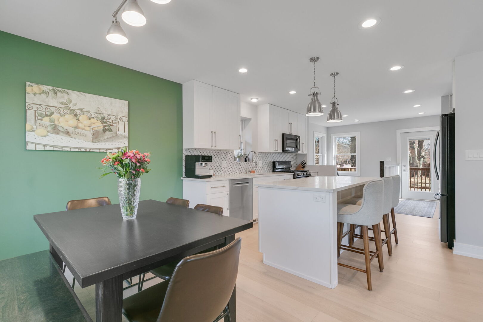 305 Des Plaines Avenue Riverside, IL 60546 - Photo 6 of 32 Gallery Image 6