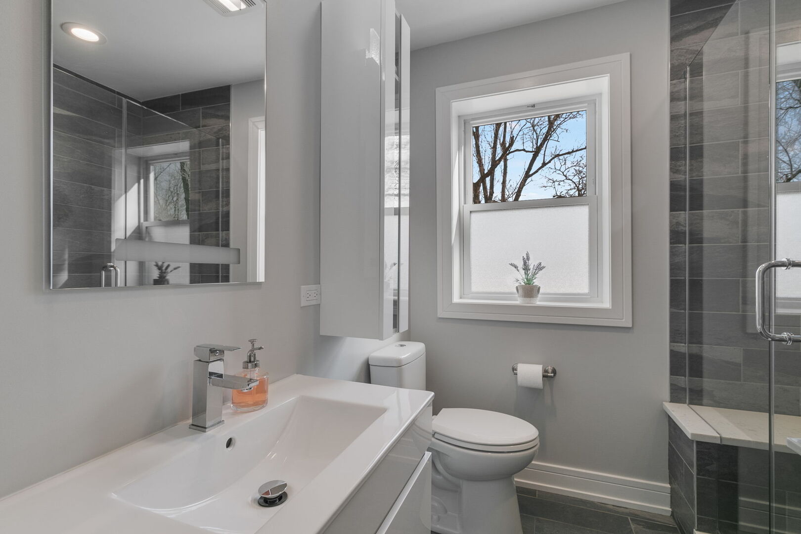 305 Des Plaines Avenue Riverside, IL 60546 - Photo 7 of 32 Gallery Image 7