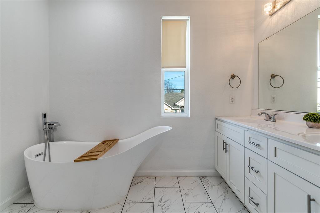 3121 Rutz Street Dallas, TX 75212 - Photo 18 of 24 a spacious bathroom with a tub sink and mirror