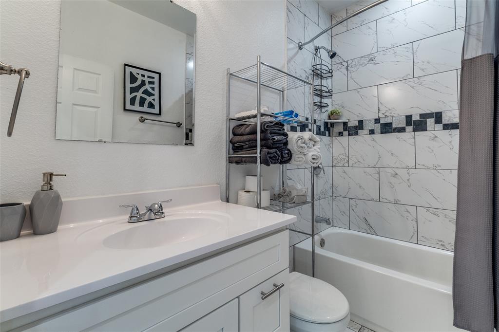 3121 Rutz Street Dallas, TX 75212 - Photo 20 of 24 a bathroom with a sink toilet and shower