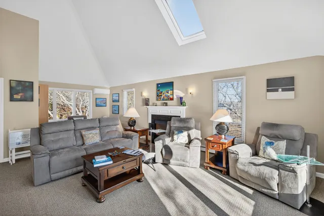 $3,700,000 | 724 Commercial Street, Provincetown, MA 02657