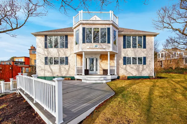 $3,700,000 | 724 Commercial Street, Provincetown, MA 02657