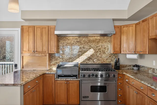 $3,700,000 | 724 Commercial Street, Provincetown, MA 02657