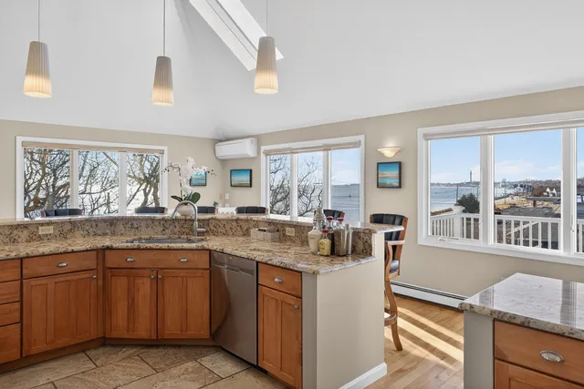 $3,700,000 | 724 Commercial Street, Provincetown, MA 02657