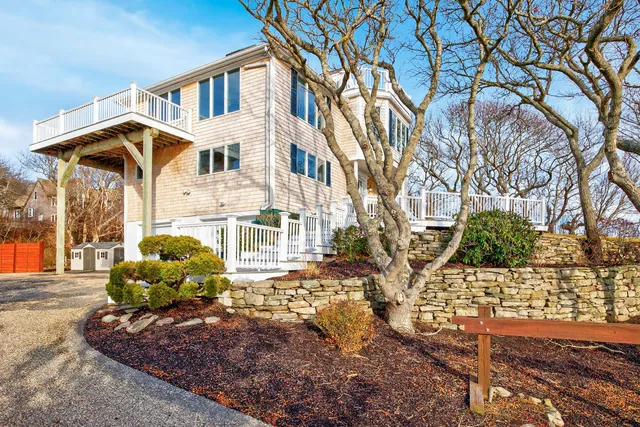 $3,700,000 | 724 Commercial Street, Provincetown, MA 02657