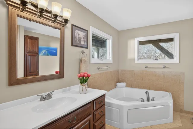 $3,700,000 | 724 Commercial Street, Provincetown, MA 02657