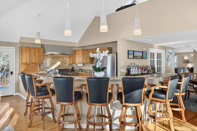 $3,700,000 | 724 Commercial Street, Provincetown, MA 02657