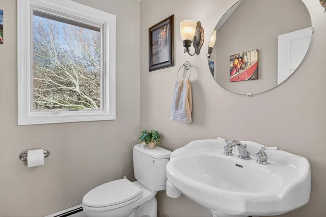 $3,700,000 | 724 Commercial Street, Provincetown, MA 02657