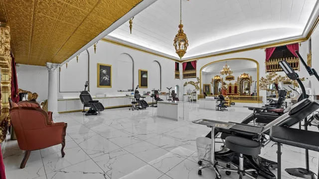 a very nice looking room with many windows