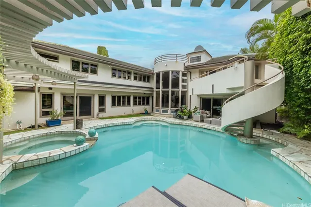 $3,780,000 | 4640 Aukai Avenue, Honolulu, HI 96816