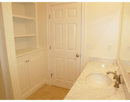 42 South Hampton Road Amesbury, MA 01913 - Photo 11 of 14 a bathroom with a tub