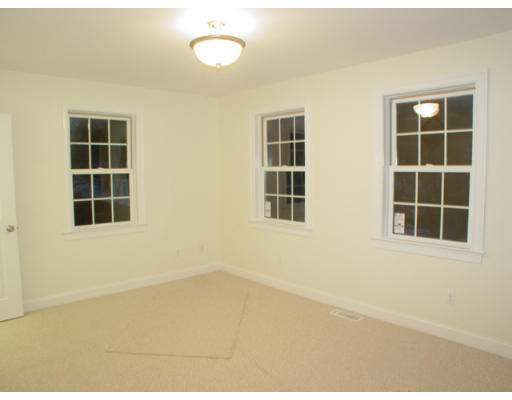 42 South Hampton Road Amesbury, MA 01913 - Photo 12 of 14 an empty room with windows