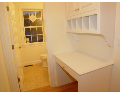 42 South Hampton Road Amesbury, MA 01913 - Photo 9 of 14 a bathroom with a tub
