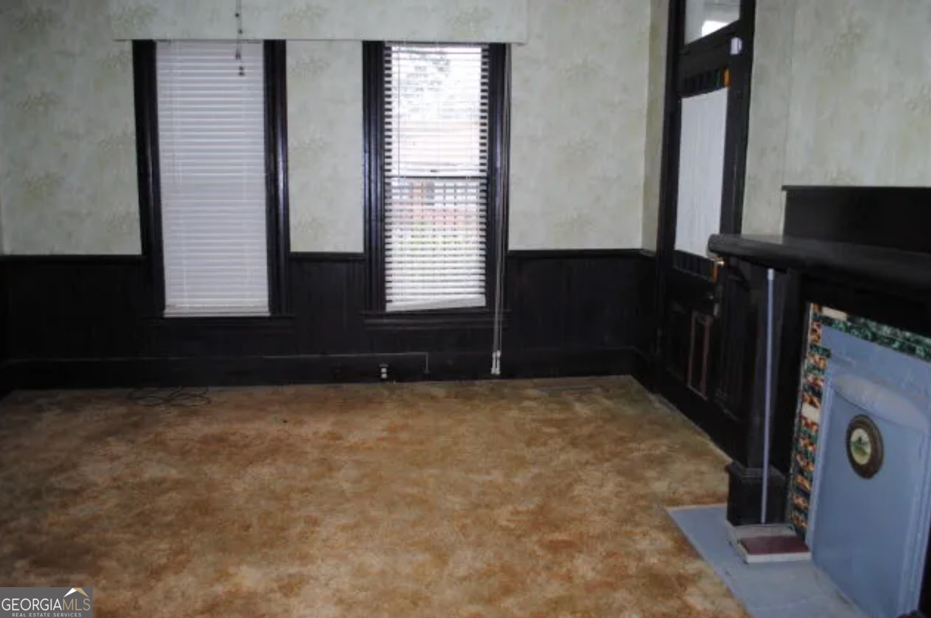 516 West Altamaha Street Fitzgerald, GA 31750 - Photo 6 of 17 a view of an empty room with a window