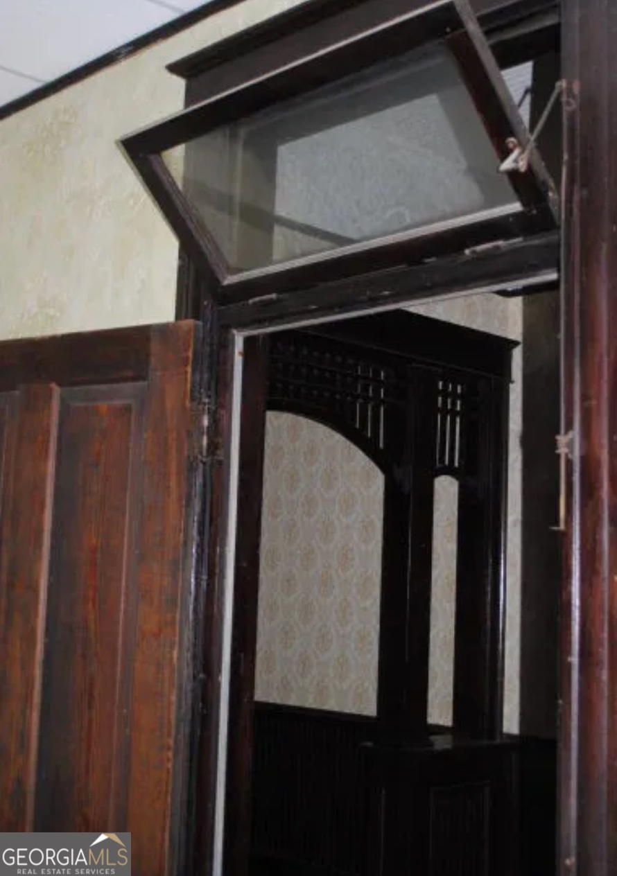 516 West Altamaha Street Fitzgerald, GA 31750 - Photo 10 of 17 a close view of walk in closet