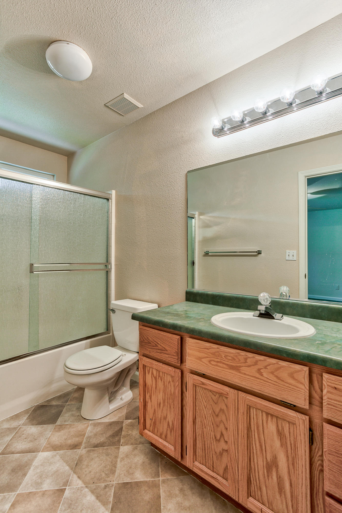 3263 Lawrence Road Redding, CA 96002 - Photo 23 of 32 Master bath