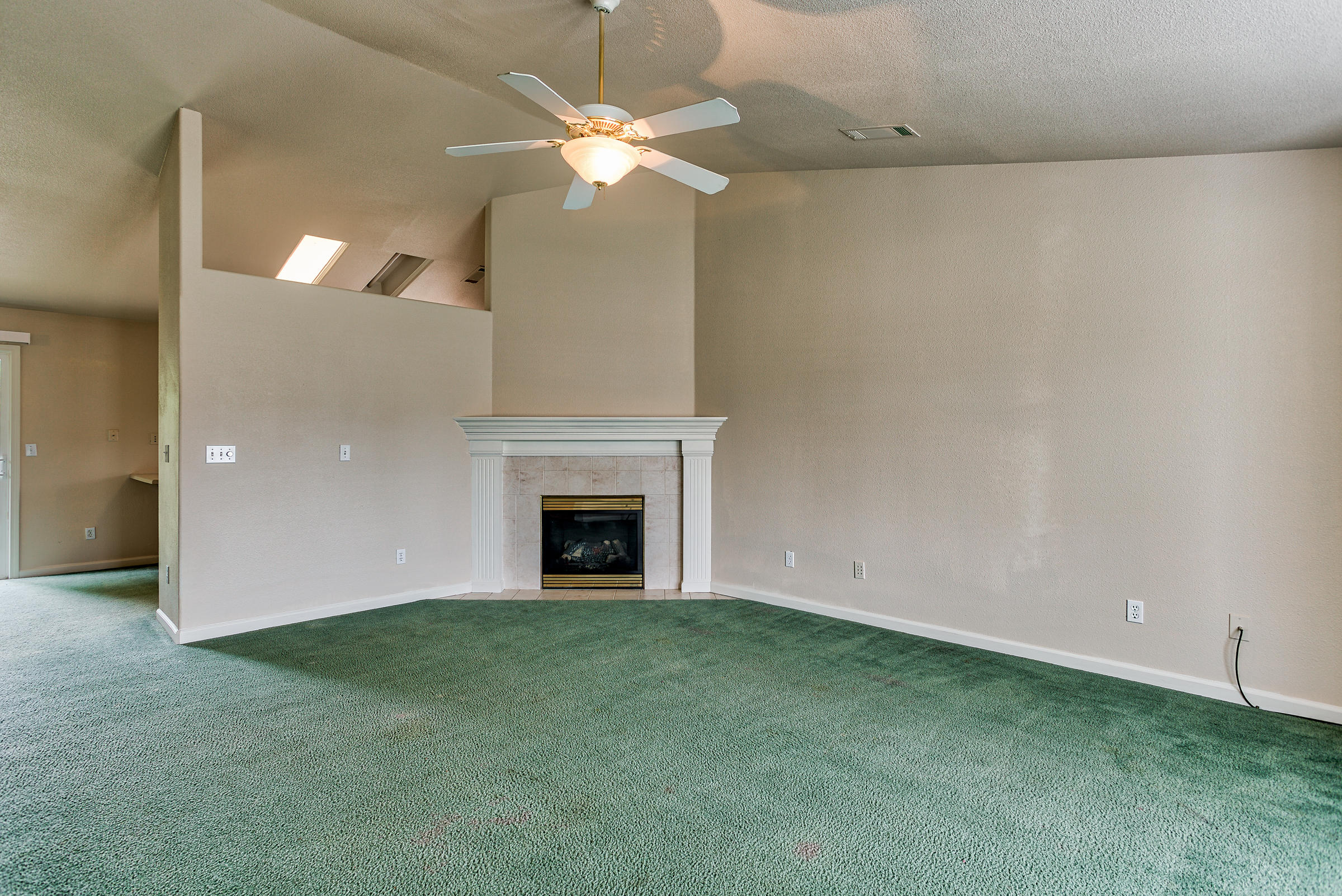 3263 Lawrence Road Redding, CA 96002 - Photo 8 of 32 Gas fireplace