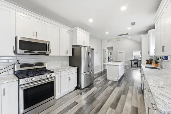 $2,300 | 202 East 34th Street, Houston, TX 77018