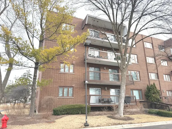 $339,000 | 300 East Dundee Road, Unit 403A, Buffalo Grove, IL 60089