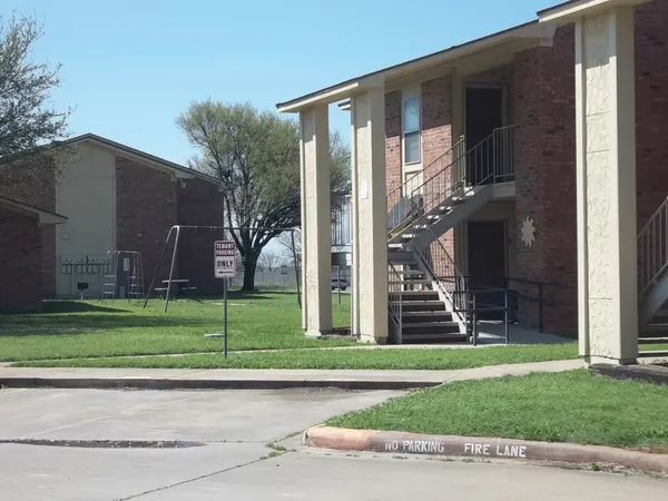 $500 | 1107 Whitney Pl Drive, Whitney, TX 76692