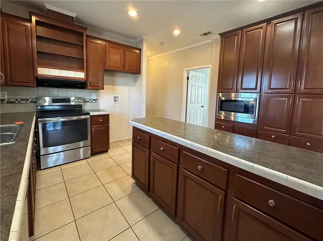 $209,500 | 421 North Dilton Street, Metairie, LA 70003