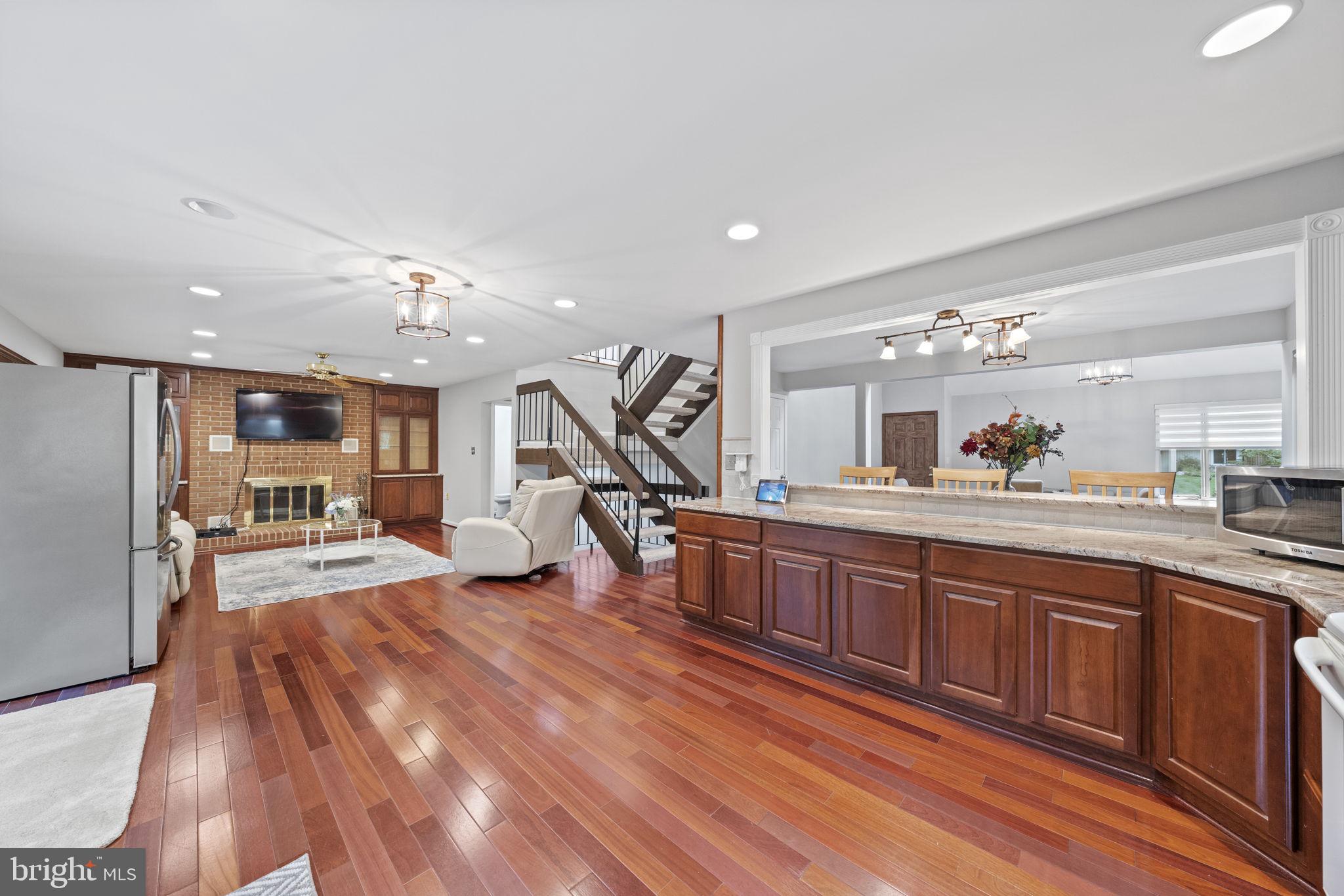 7514 Chancellor Way Springfield, VA 22153 - Photo 3 of 39