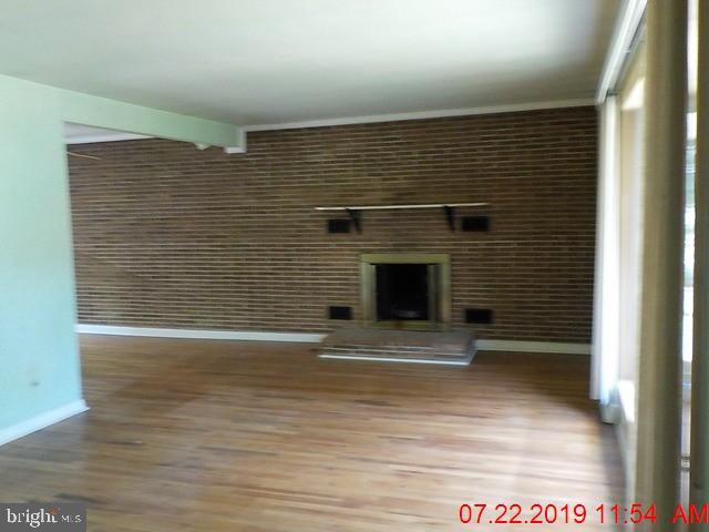 233 Evergreen Road Barrington, NJ 08007 - Photo 2 of 17