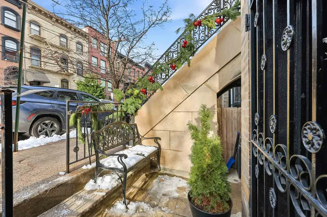 $3,300 | 535 Bloomfield Street, Unit BS, Hoboken, NJ 07030