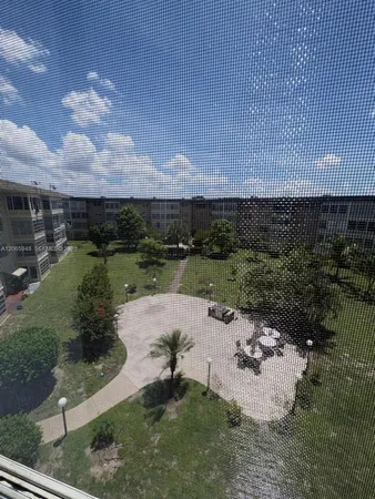 $1,600 | 3091 Northwest 46th Avenue, Unit 407C, Lauderdale Lakes, FL 33313