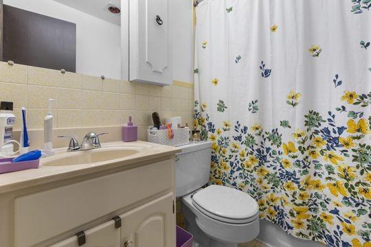 259 Republic Street Pittsburgh, PA 15211 - Photo 14 of 25 a bathroom with a sink toilet and shower