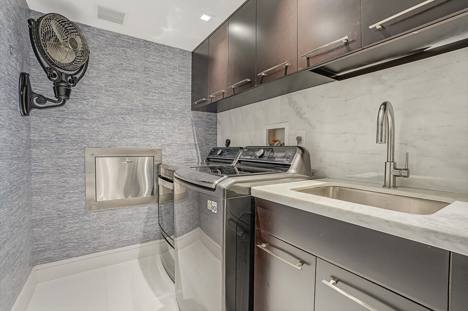 1400 South Ocean Boulevard, Unit 405 Boca Raton, FL 33432 - Photo 27 of 44 Laundry room