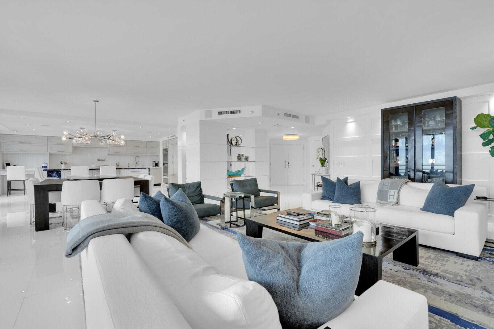 1400 South Ocean Boulevard, Unit 405 Boca Raton, FL 33432 - Photo 4 of 44 Family room view