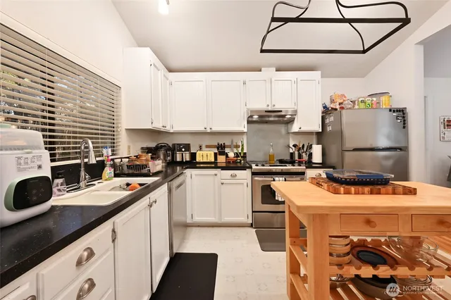 $929,000 | 1614 Northeast 199th Court, Shoreline, WA 98155