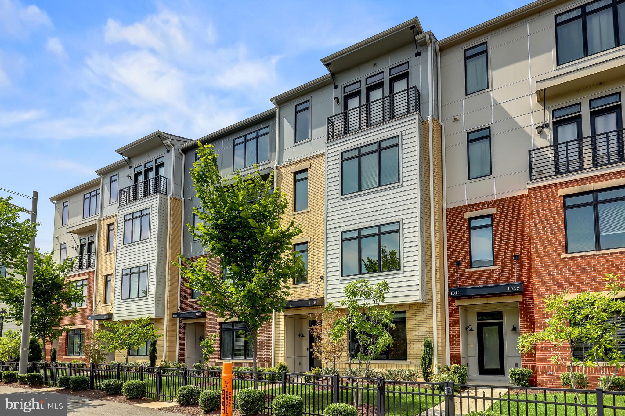 1016 Ribbon Limestone Terrace Southeast Leesburg, VA 20175 - Photo 2 of 29