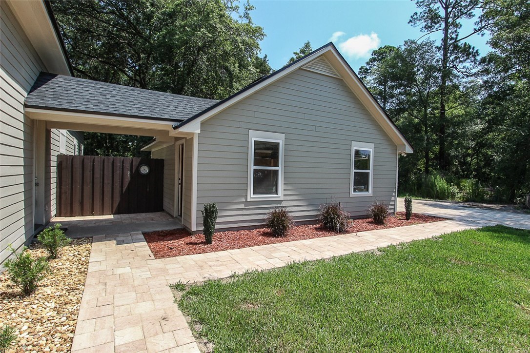 96155 Captains Pointe Road Yulee, FL 32097 - Photo 23 of 30 a backyard of a house with outdoor seating and trees