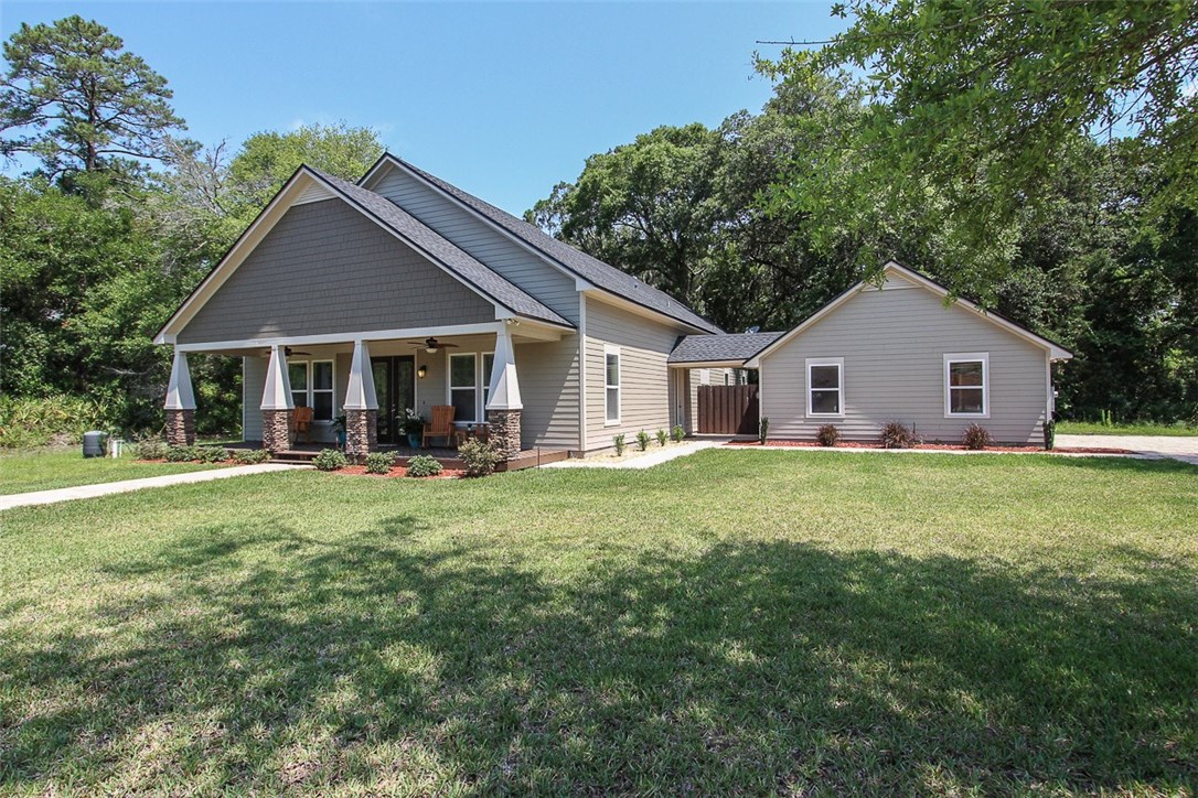 96155 Captains Pointe Road Yulee, FL 32097 - Photo 7 of 30 a front view of a house with a garden and porch