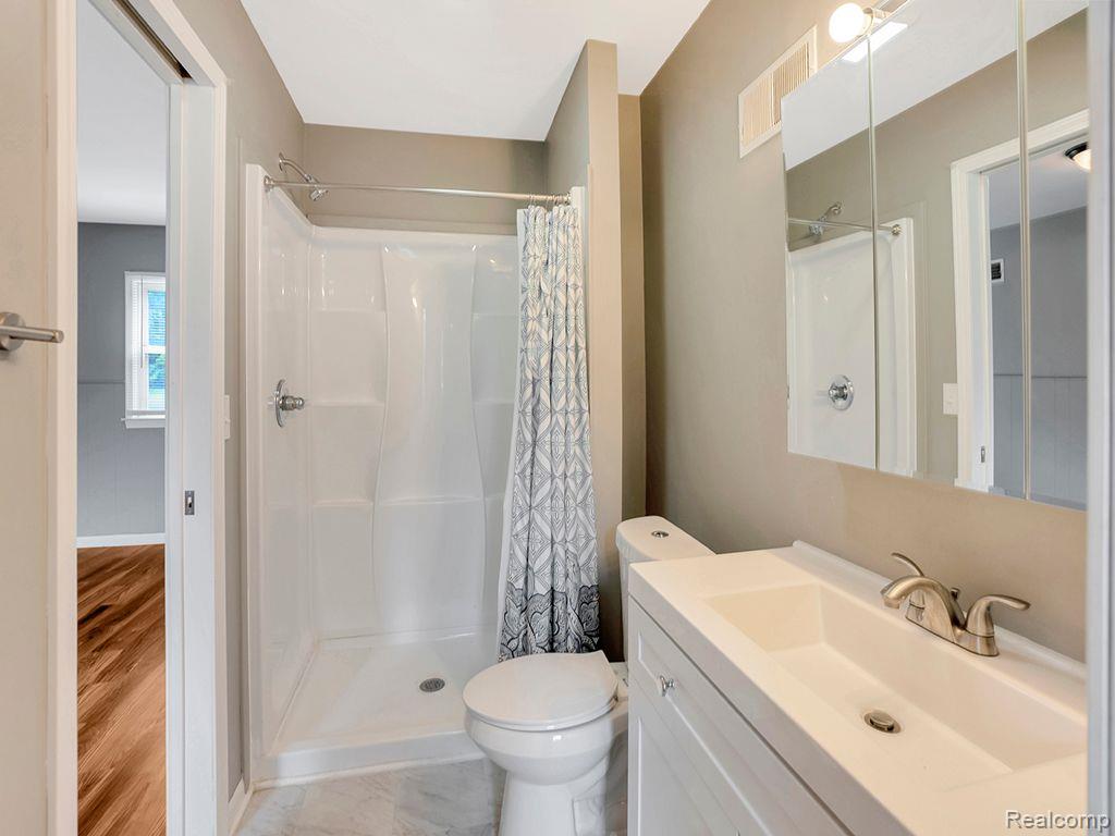 11155 Stark Road Livonia, MI 48150 - Photo 8 of 22