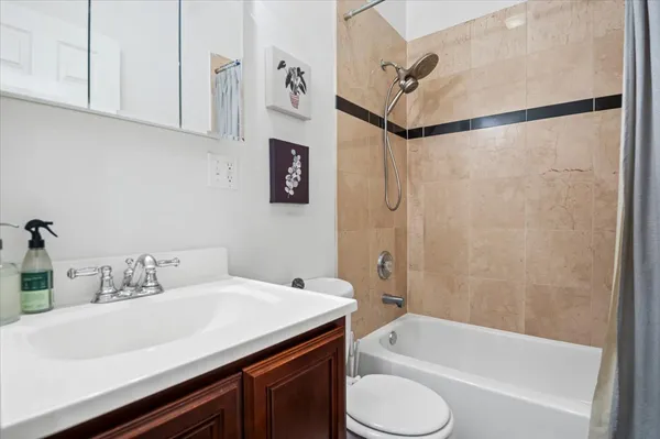 $575,000 | 5935 North Magnolia Avenue, Unit 1, Chicago, IL 60660